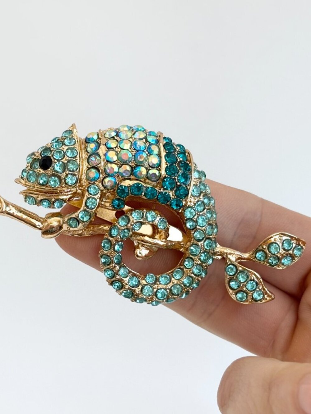 Mint Blue Rhinestone Chameleon Reptile Lizard on Branch Gold Toned Brooch Pin - Picture 8 of 12